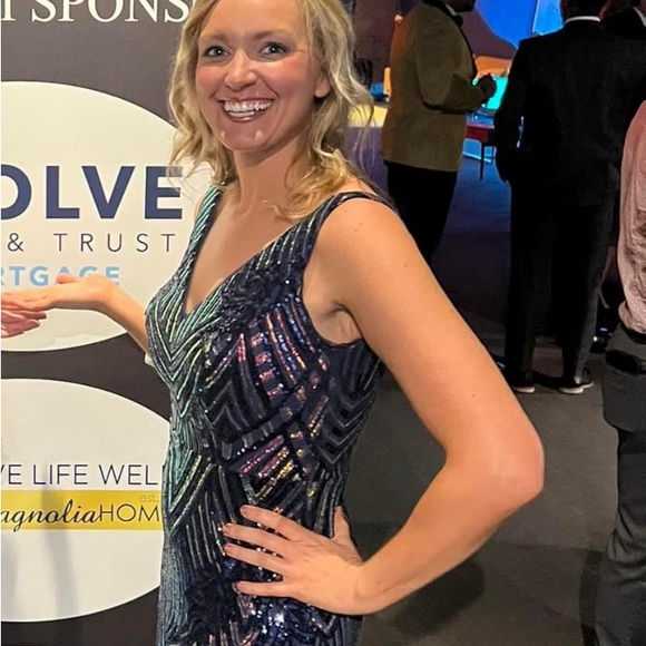 David’s bridal Jules & Cleo v-neck, sequin gown, size 6 $150 - Picture 1 of 6